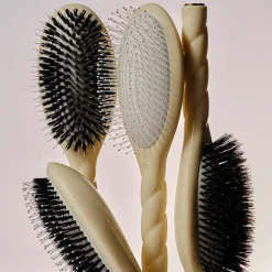 La Brosse N°04 la Miracle Dêmêlante et Massante