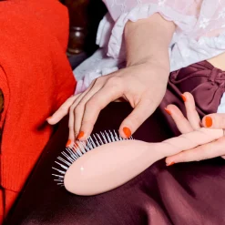 La Brosse N°04 la Miracle Dêmêlante et Massante