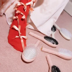 La Brosse N°04 la Miracle Dêmêlante et Massante