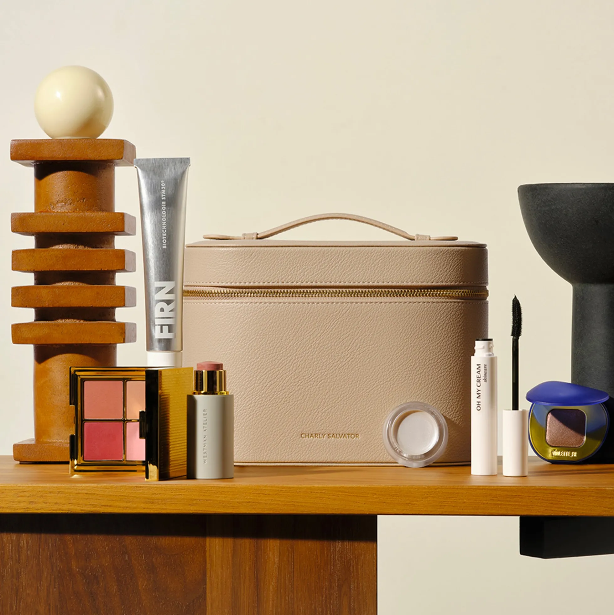 Le Vanity Charly Salvator x Oh My Cream